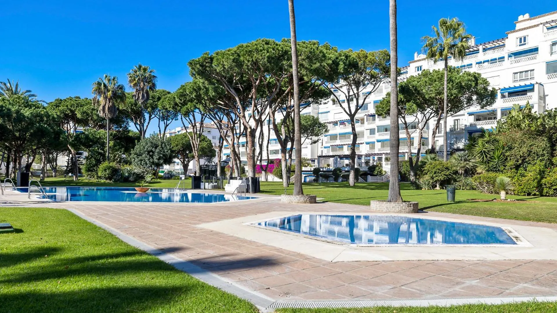 Vista Mar Y Piscina En Puerto Banus Apartment Marbella Spain