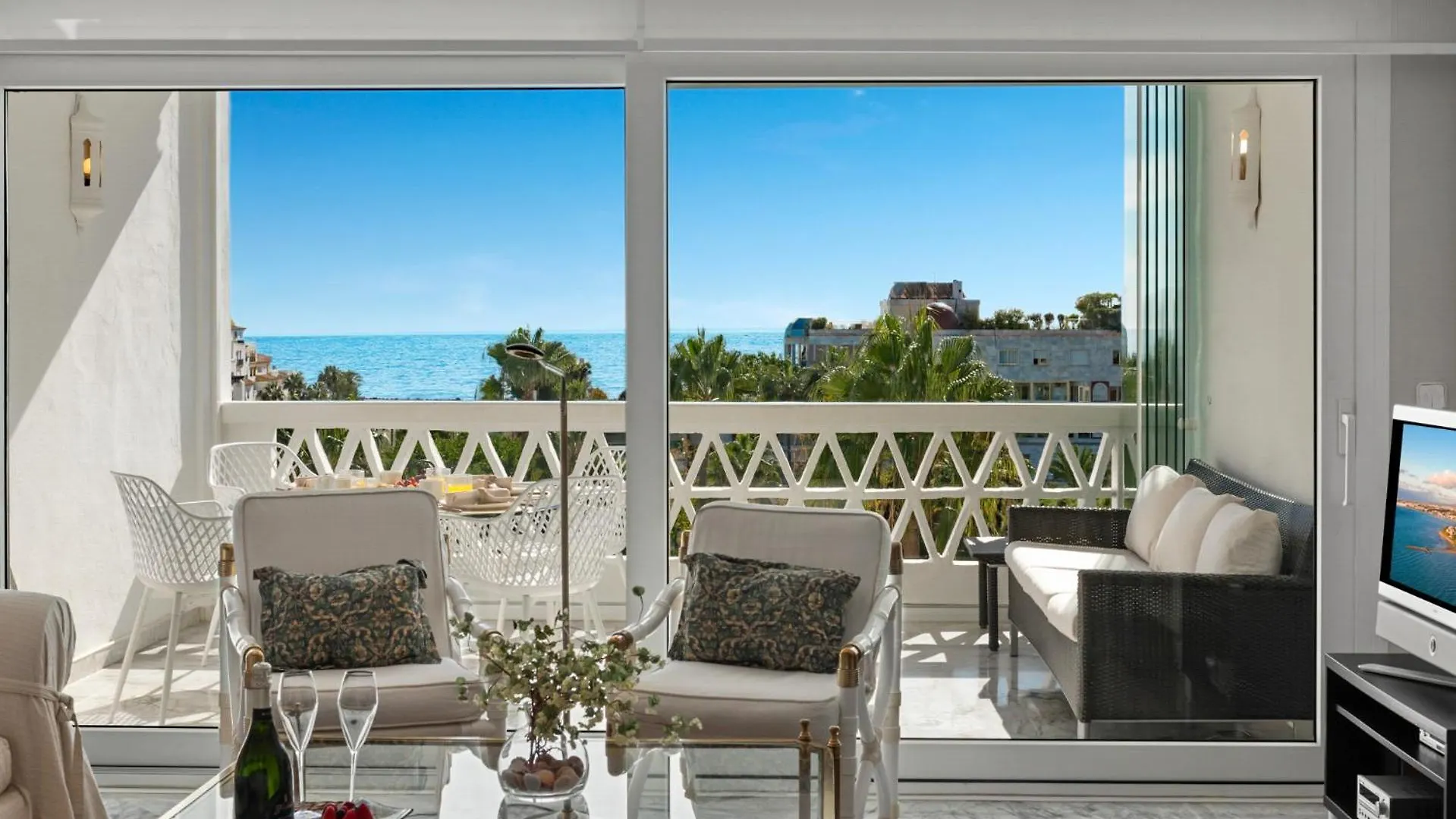 Vista Mar Y Piscina En Puerto Banus Apartment Marbella Spain