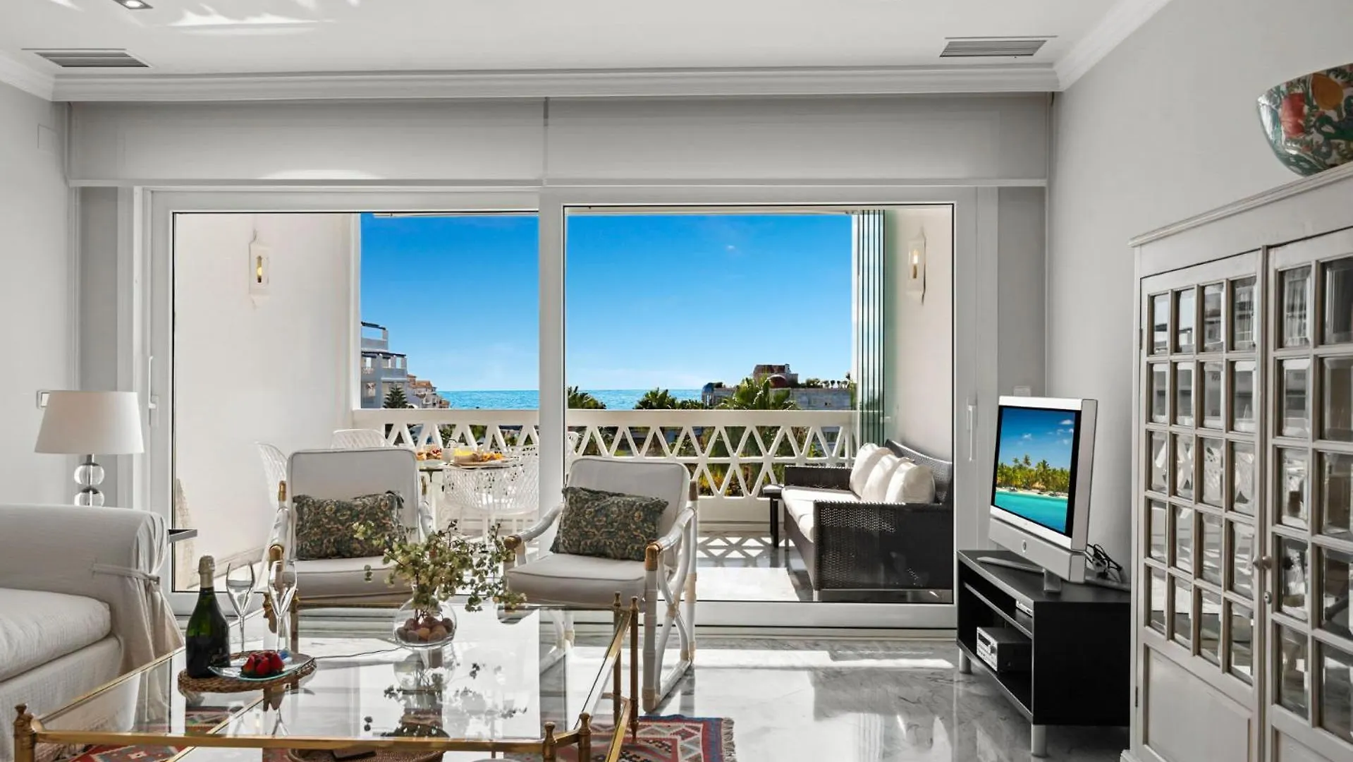 Vista Mar Y Piscina En Puerto Banus Apartment Marbella Spain