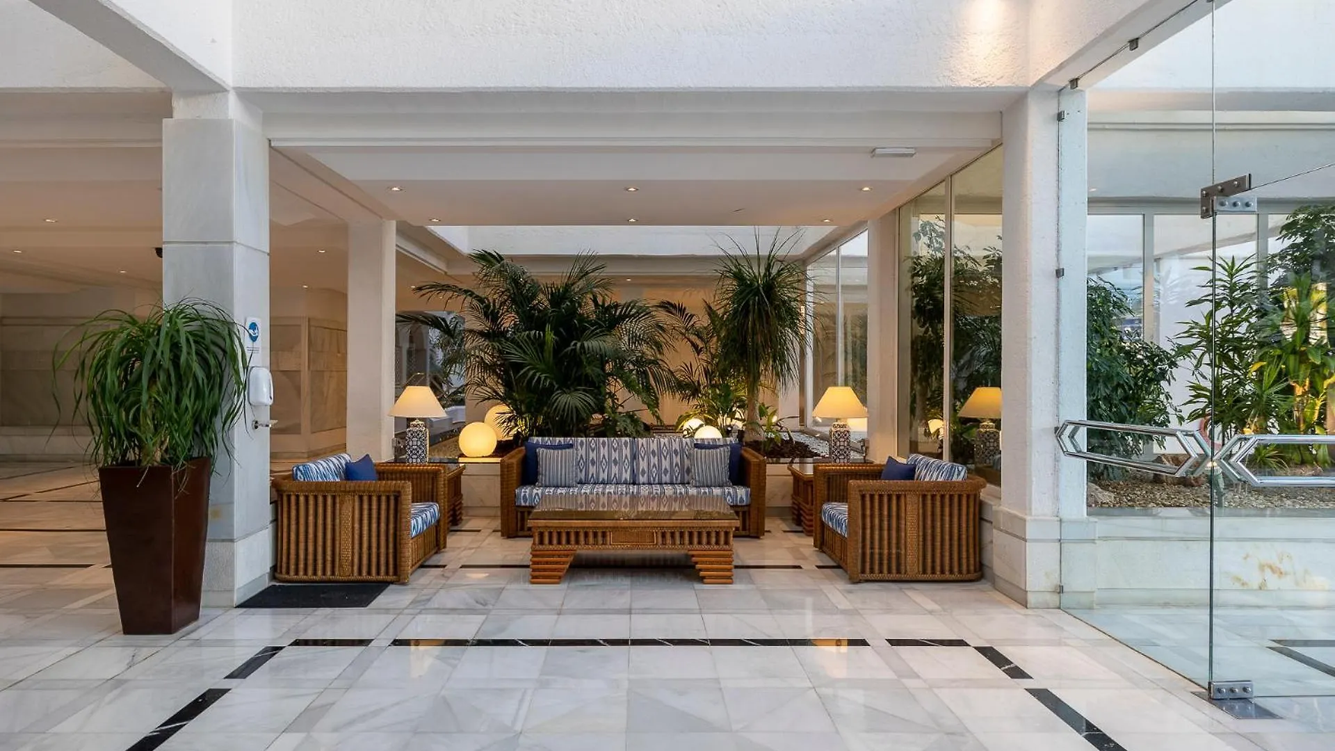 Vista Mar Y Piscina En Puerto Banus Apartment Marbella